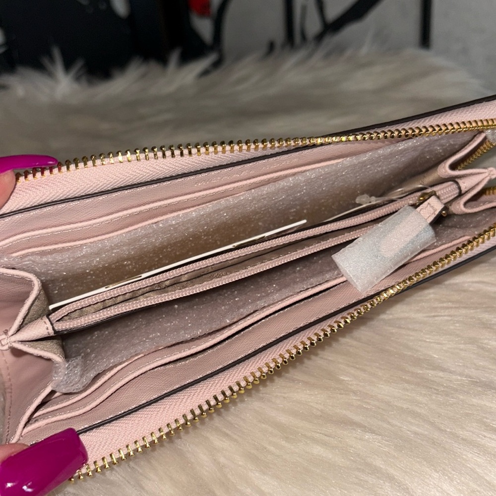 Michael Kors JET SET ITEM Lg Crossbody/JET SET TRAVEL Lg 3Qtr Zip Wallet 2pc Set - Picture 6 of 7